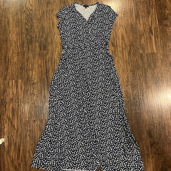 Floral Maxi Dress. Rayon material and cris cross opening at top. Flowing bottom! - Picture 1 of 5